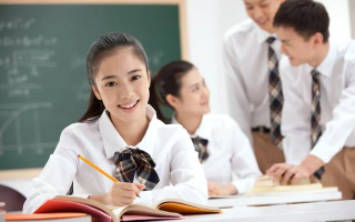 女孩应该选什么专业比较好？这几大专业比较合适，稳定且待遇不错